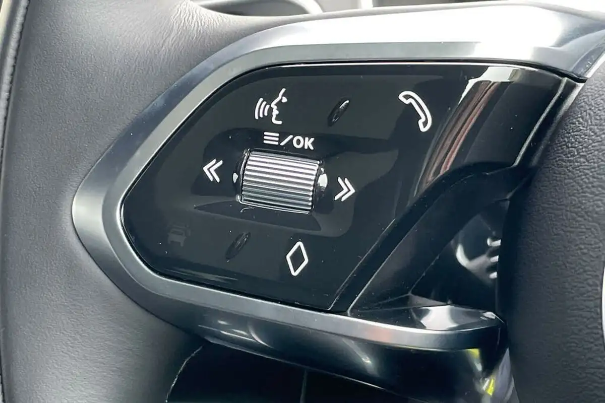 2023-jaguar-i-pace-ev400-hse-black-big-35