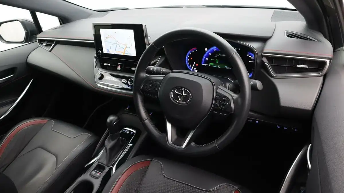 2022-toyota-corolla-18-vvt-i-excel-120bhp-trk-touring-sports-big-9