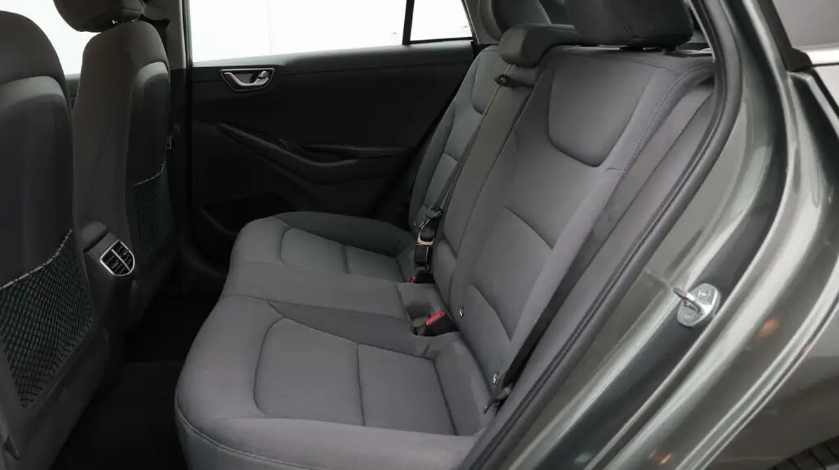 2022-hyundai-ioniq-e-premium-electric-big-16