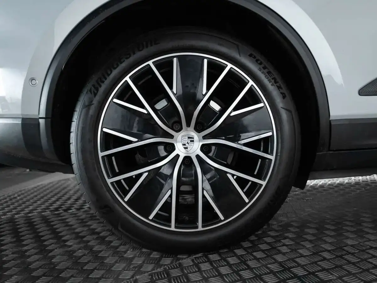 2024-porsche-macan-e-4-electric-big-3