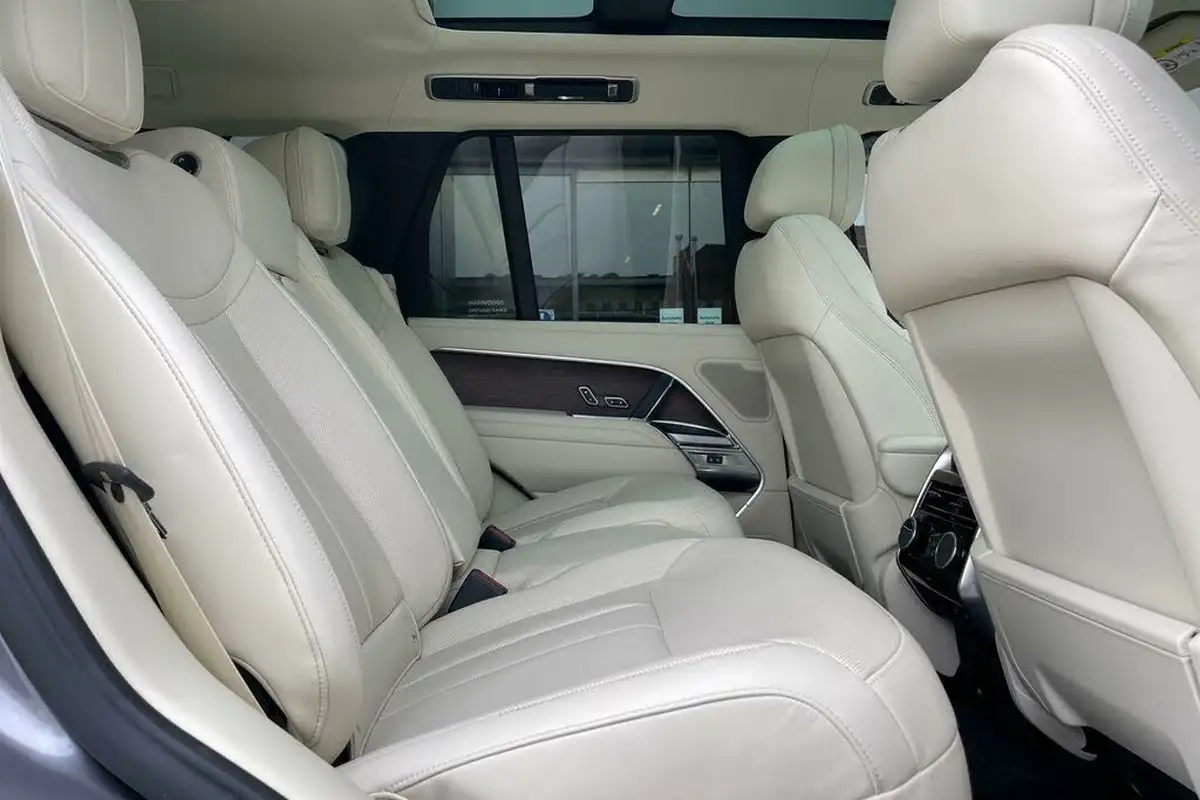 2023-land-rover-range-rover-30-p440e-autobiography-big-30