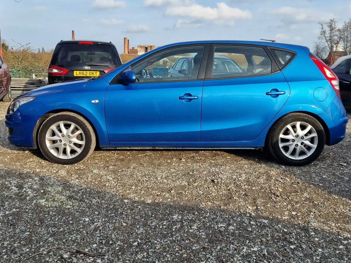 2010-hyundai-i30-14-comfort-107bhp-hatchback-big-4