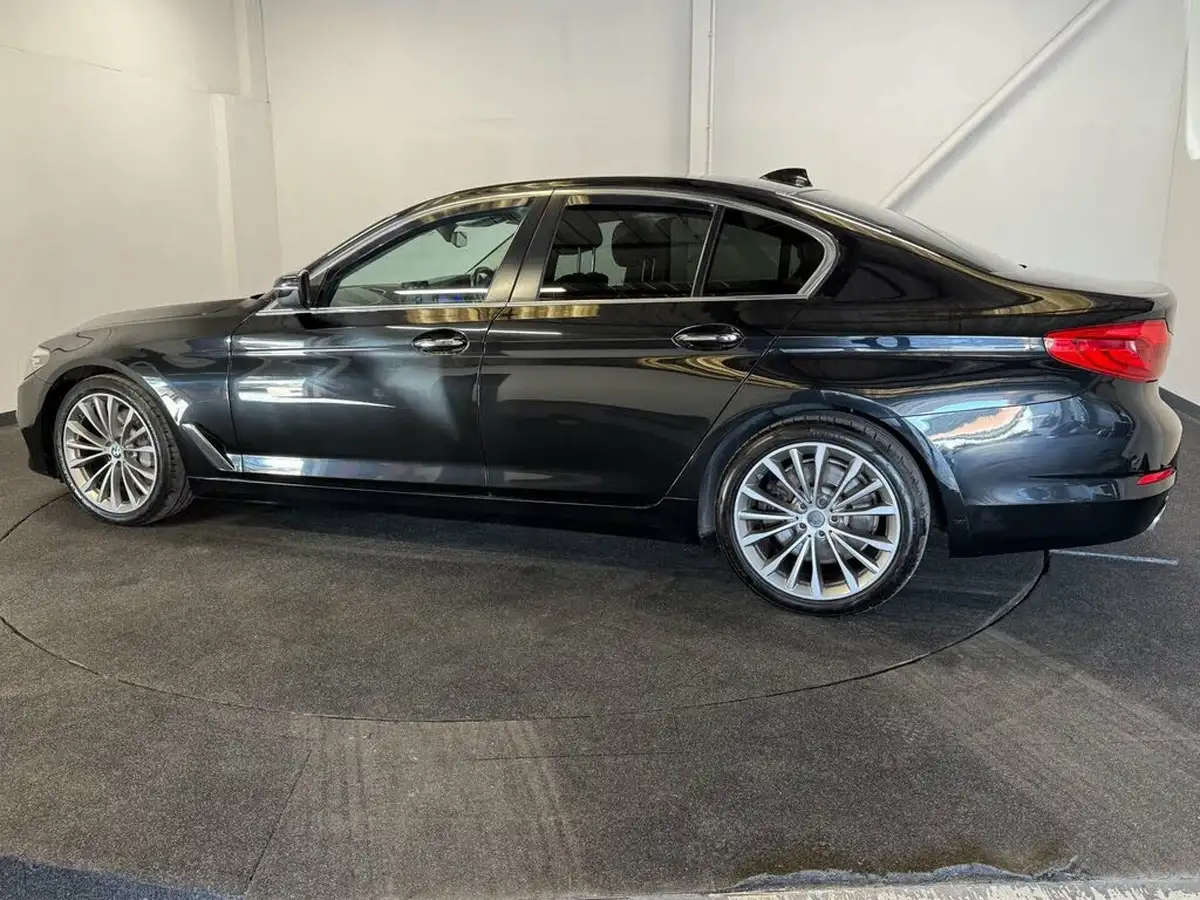 2017-bmw-5-series-20-530i-se-saloon-4d-big-2