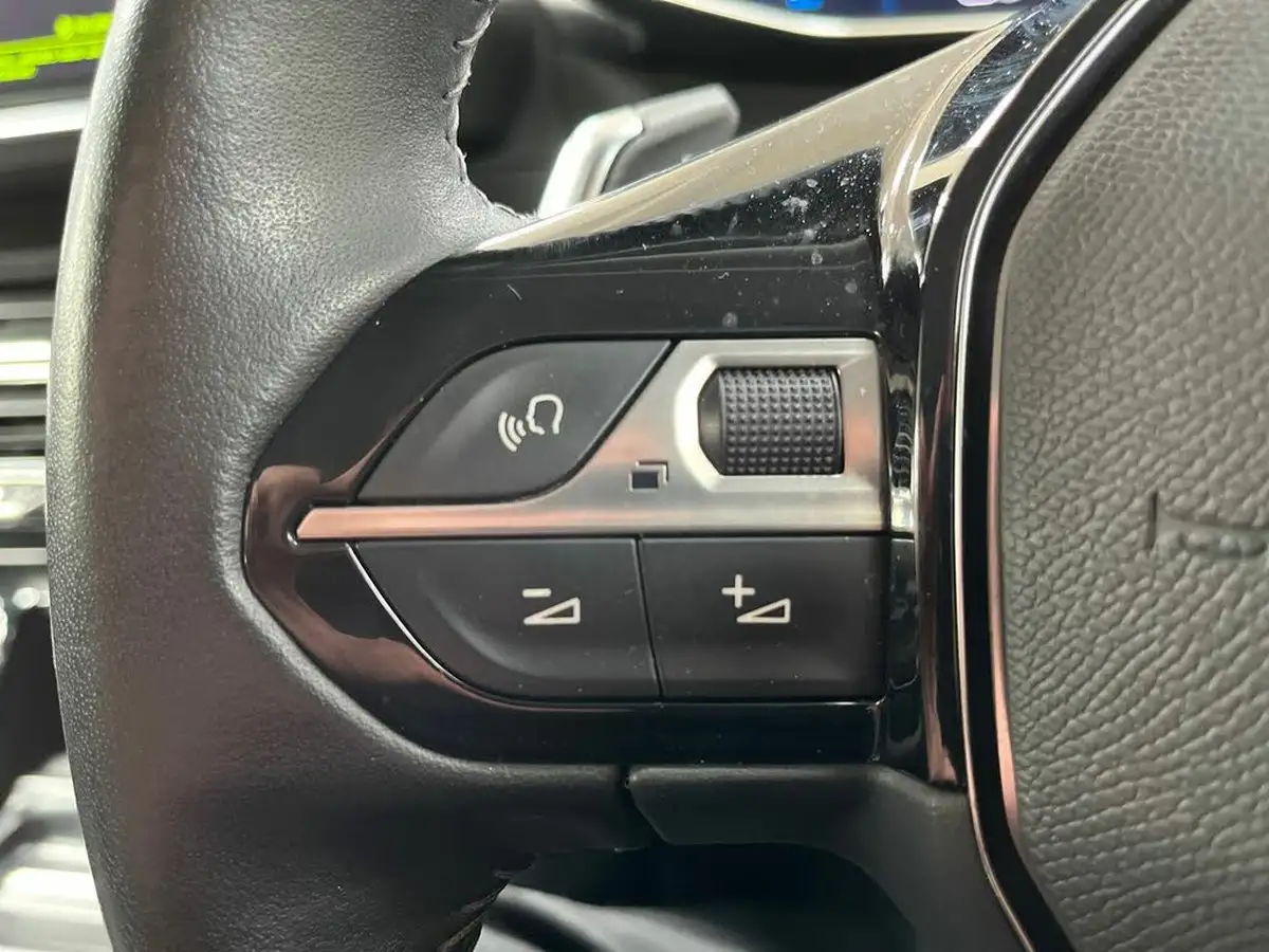 2021-peugeot-2008-suv-12-puretech-allure-premium-130bhp-eat8-big-21