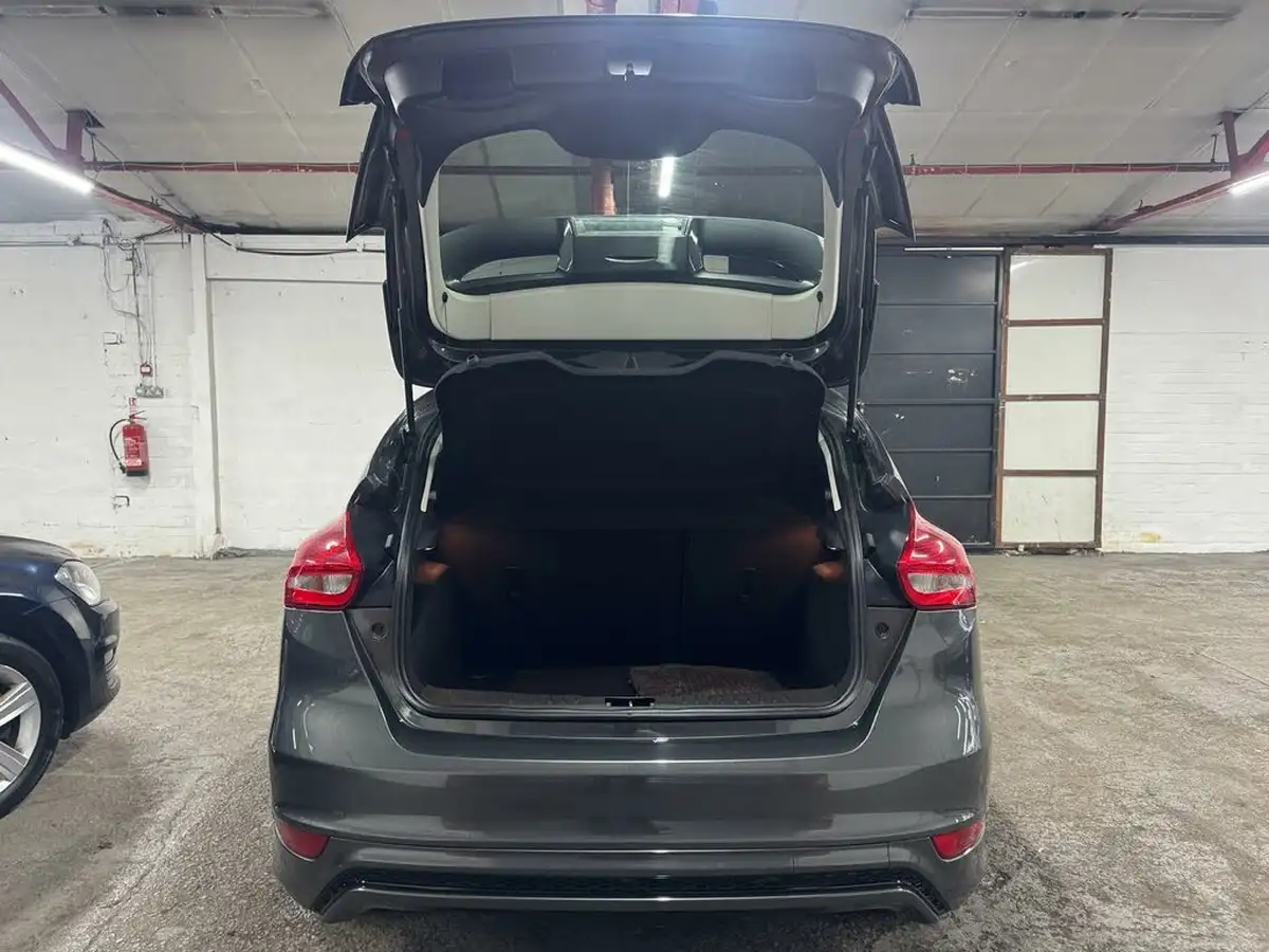 2015-ford-focus-16tdci-zetec-s-hatchback-big-12