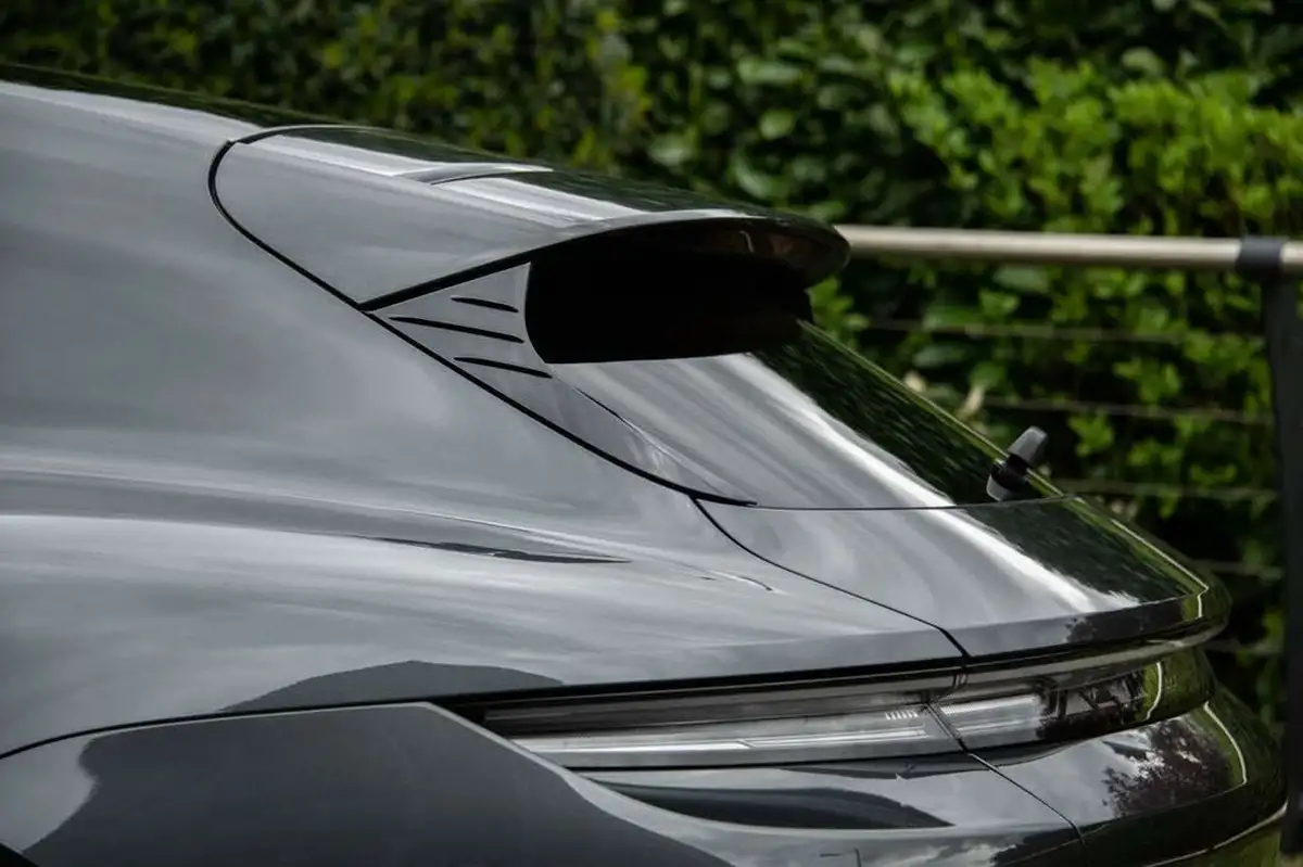 2024-porsche-taycan-e-turbo-sport-turismo-884ps-big-12