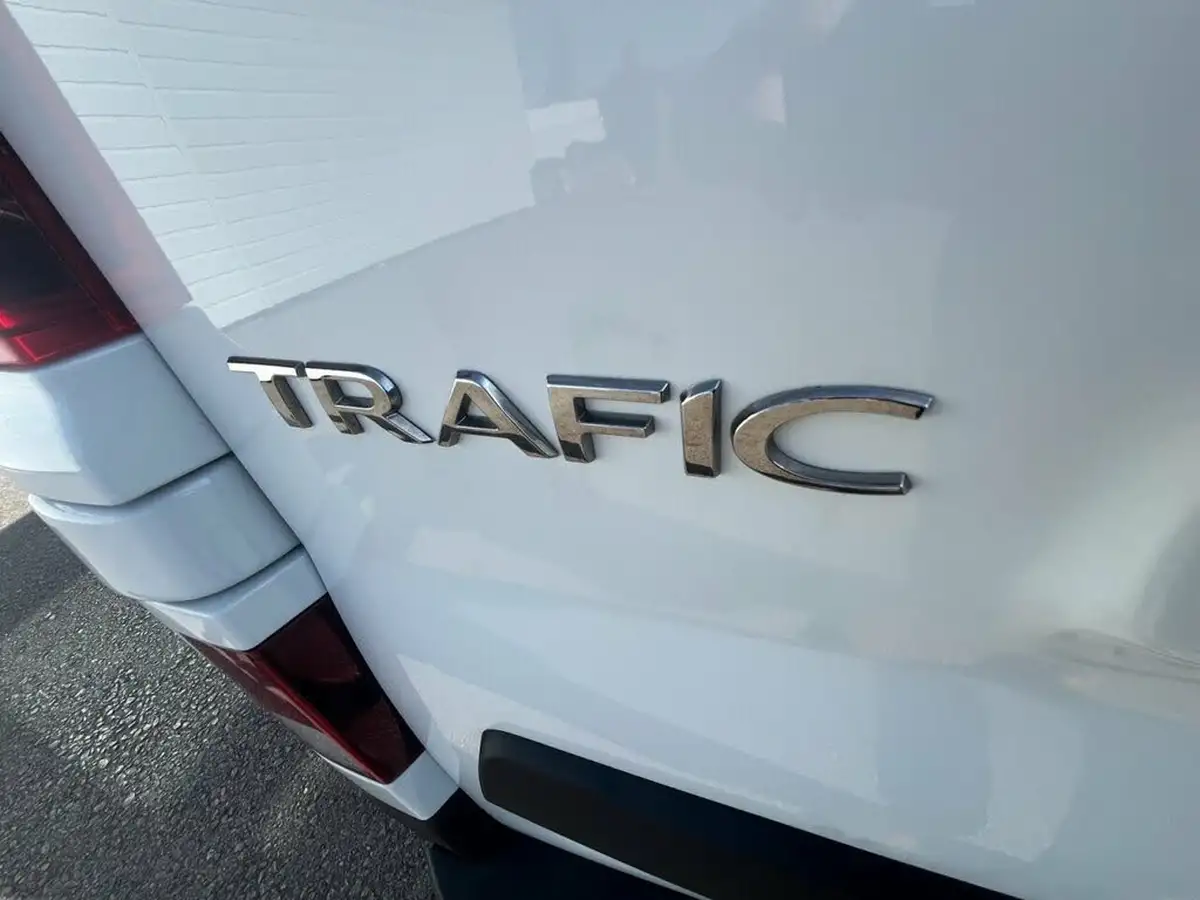 2021-renault-trafic-20dci-ll30-energy-120-business-panel-big-32
