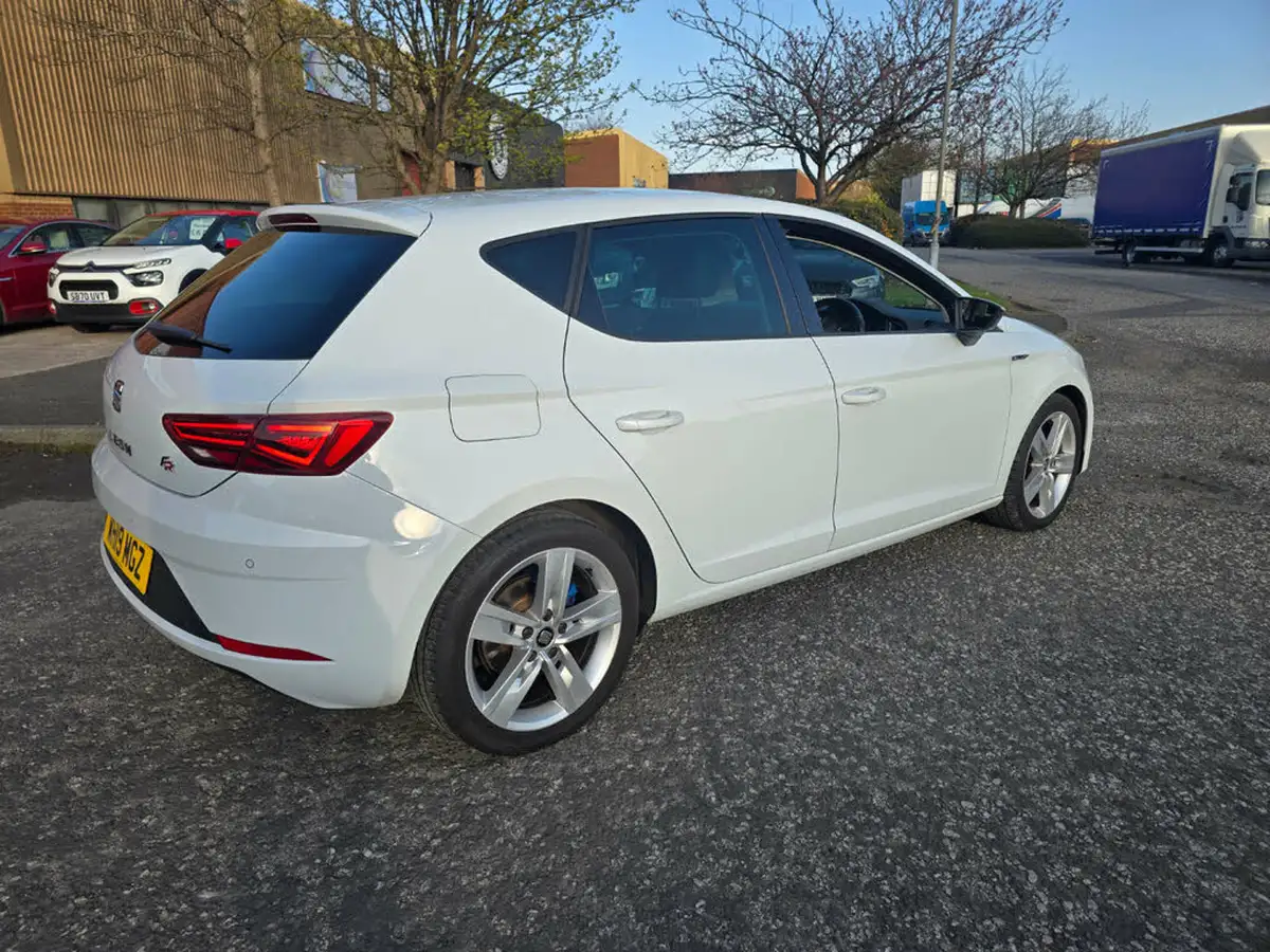 2019-seat-leon-15-tsi-evo-fr-black-edition-150ps-hatchback-big-34