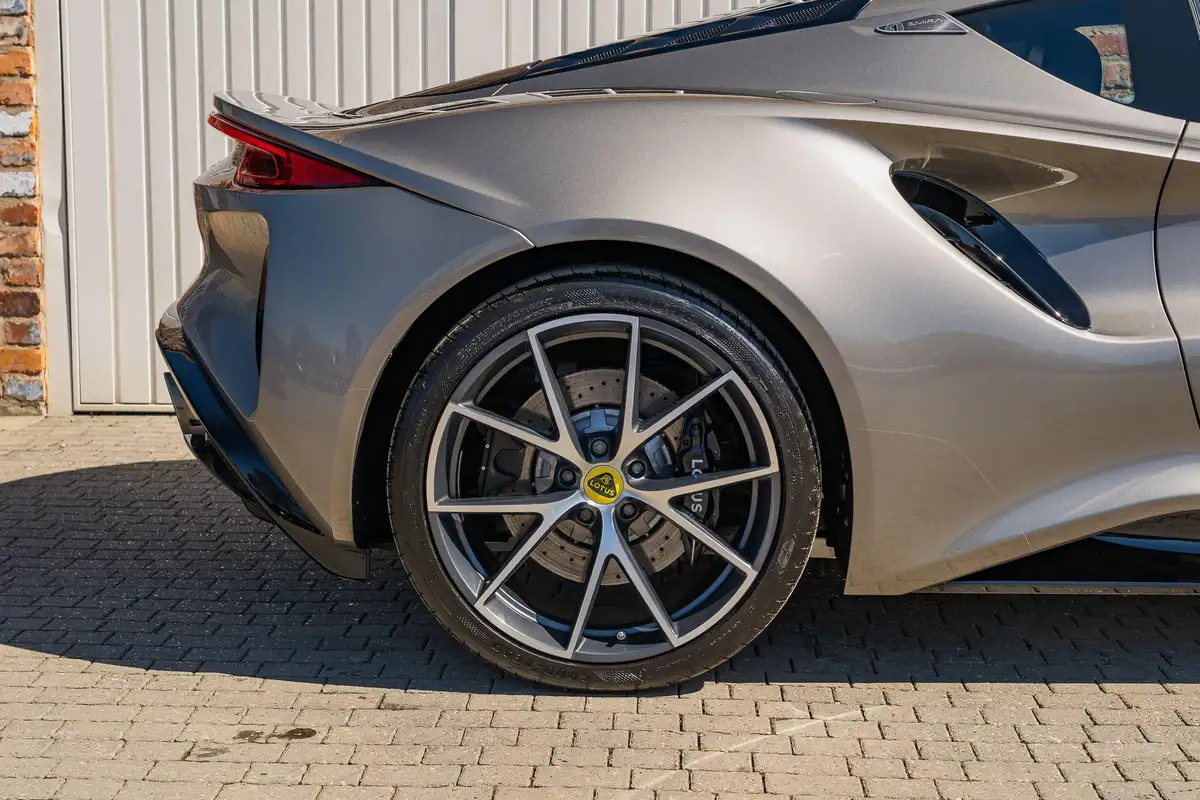 2023-lotus-emira-35-first-edition-v6-big-23