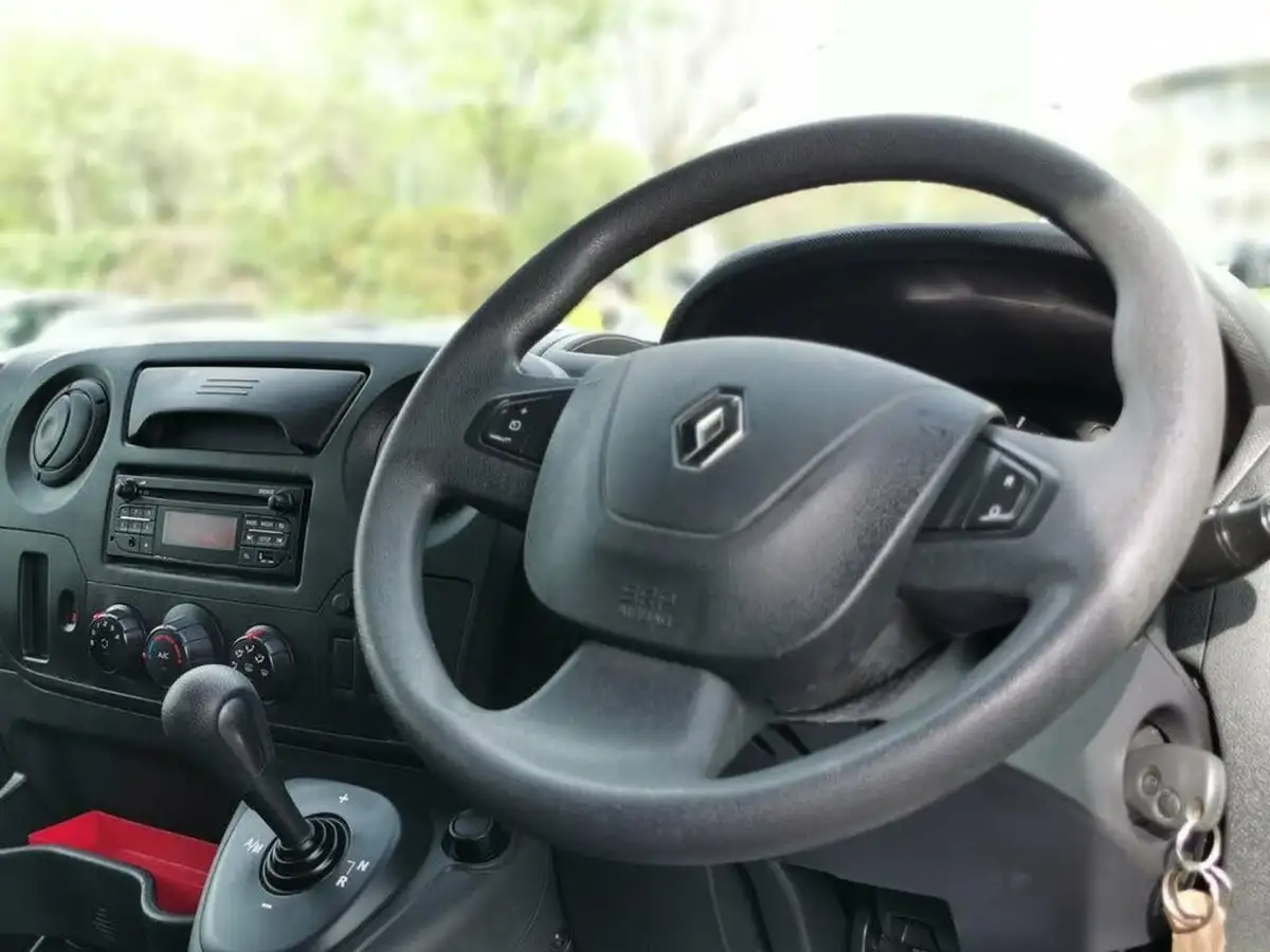 2019-renault-master-big-10