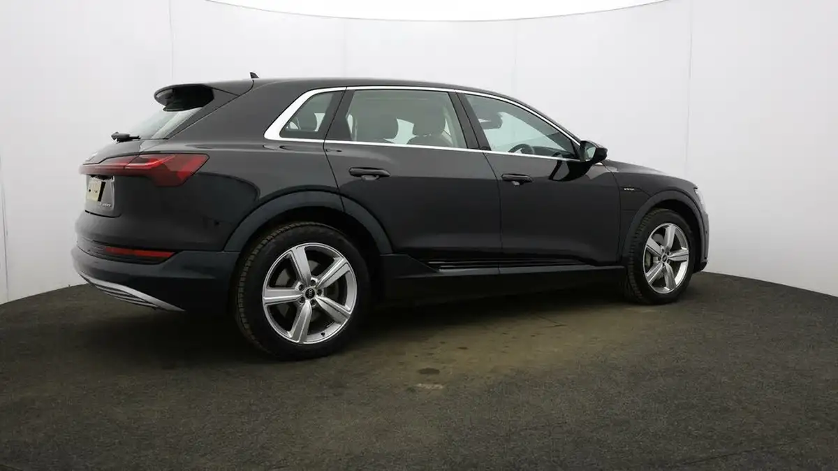 2021-audi-e-tron-50e-technik-station-wagon-big-6
