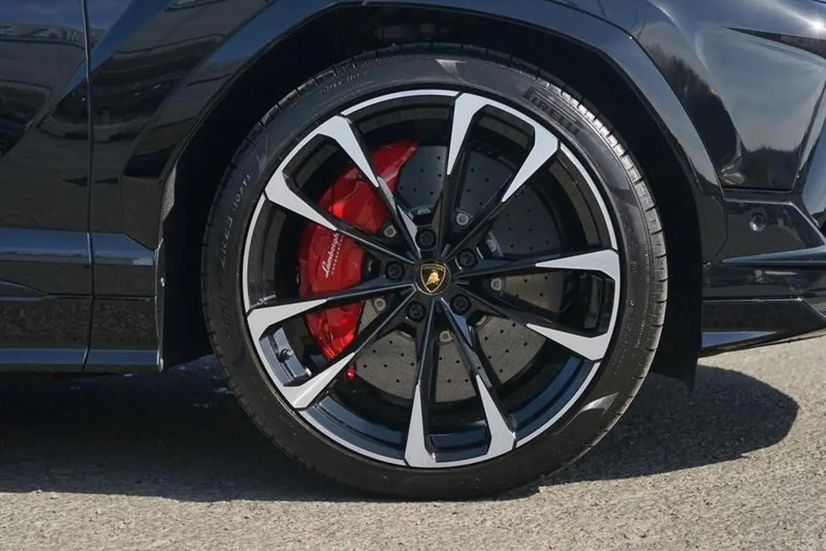 2024-lamborghini-urus-40-no-trim-big-8