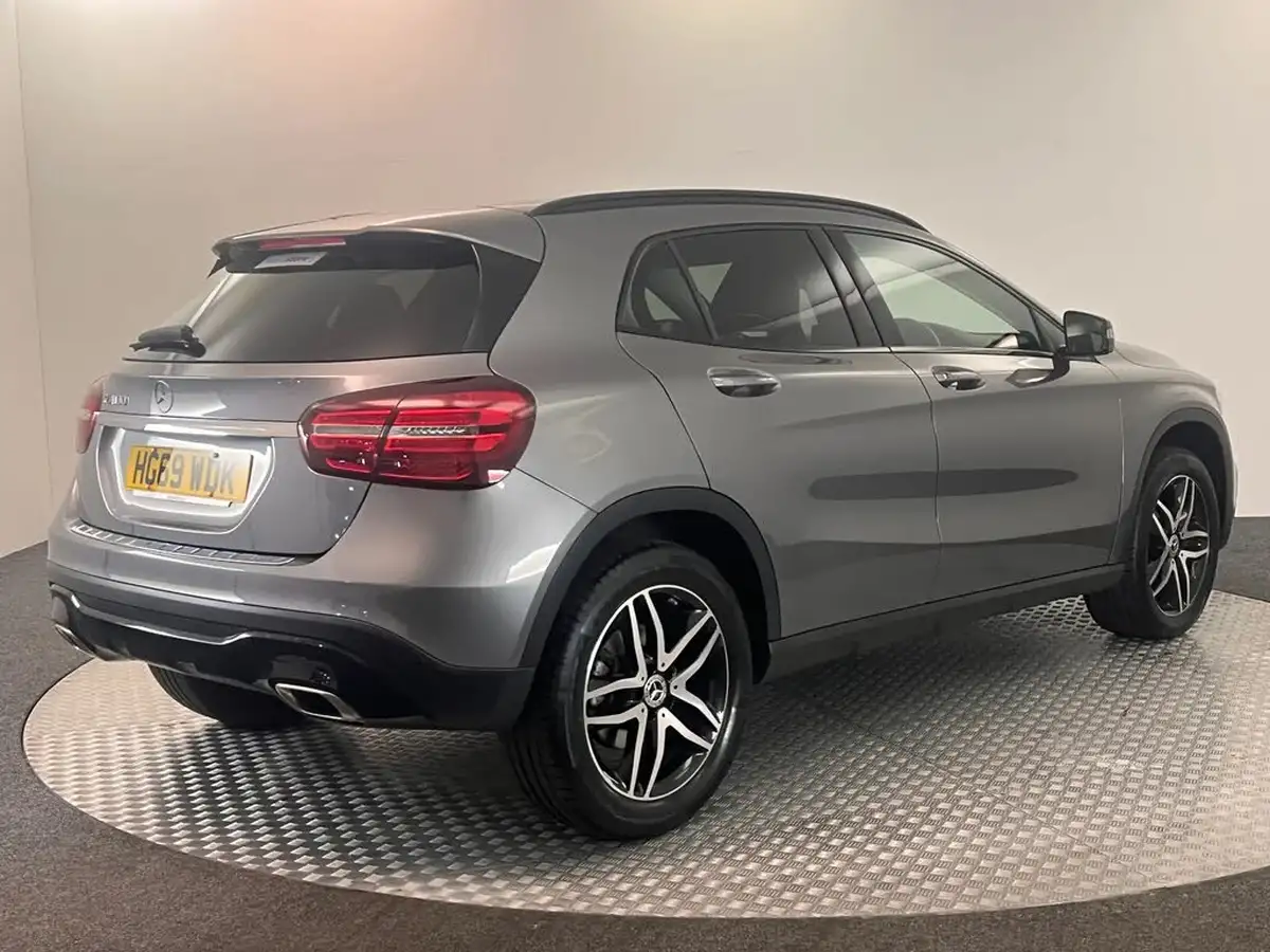 2020-mercedes-benz-gla-class-16-gla-180-urban-edition-7g-dct-big-6
