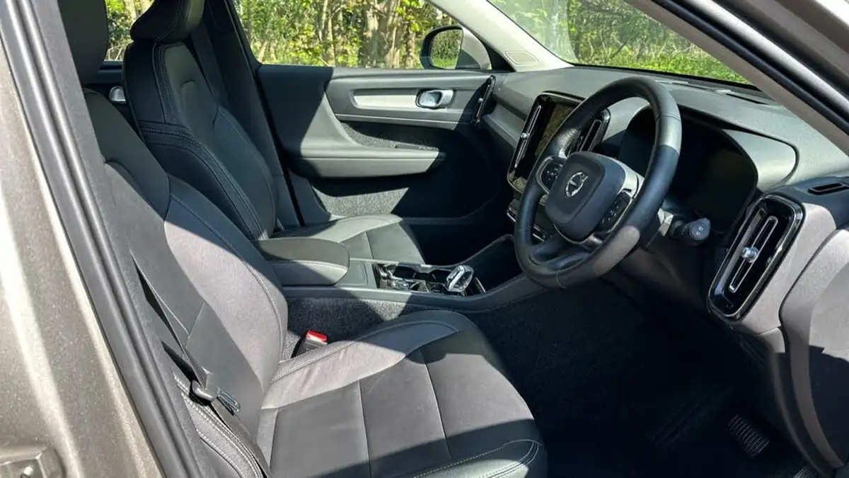 2019-volvo-xc40-20-t4-inscription-awd-big-35