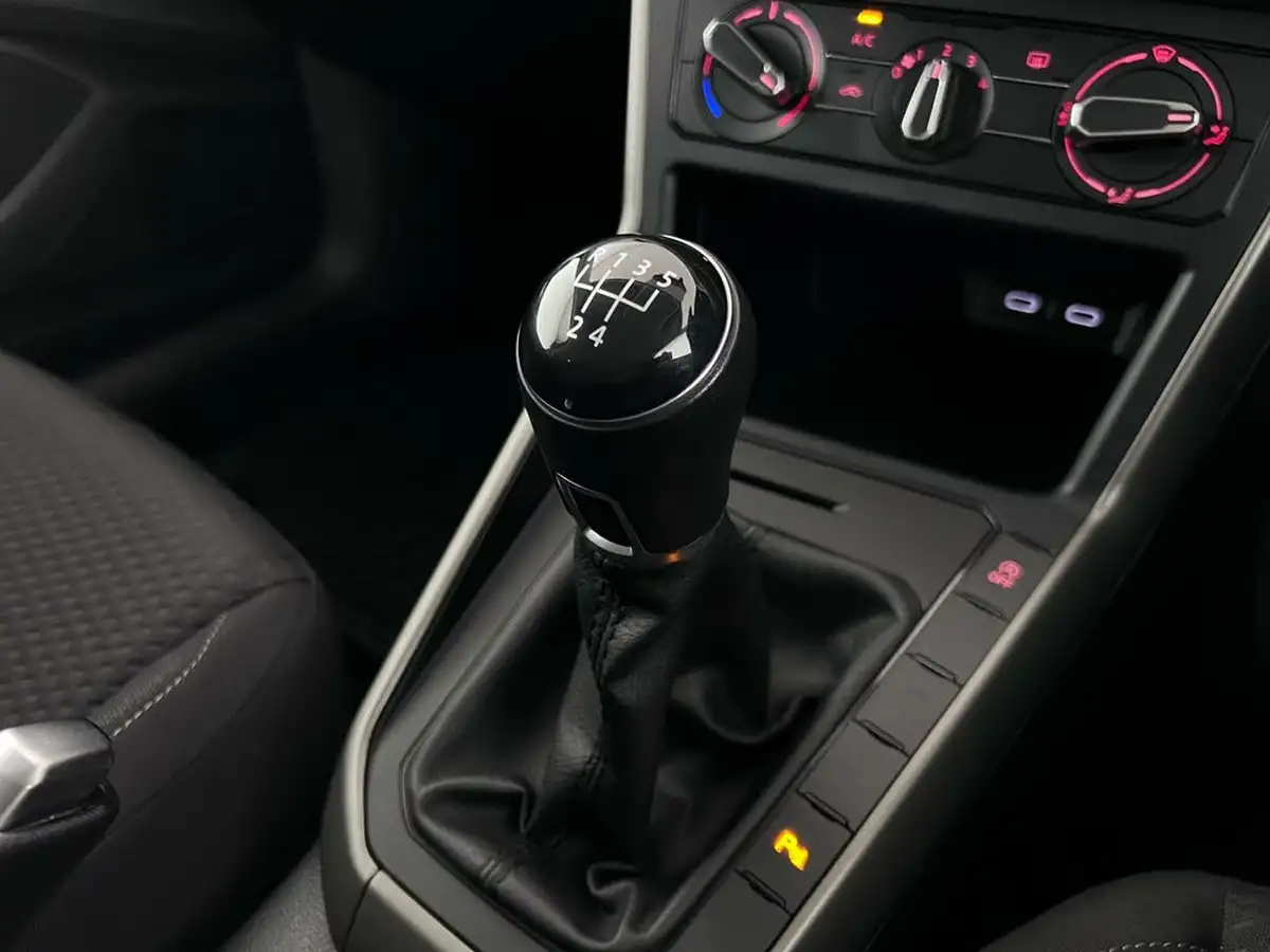 2021-volkswagen-polo-10-tsi-match-big-31