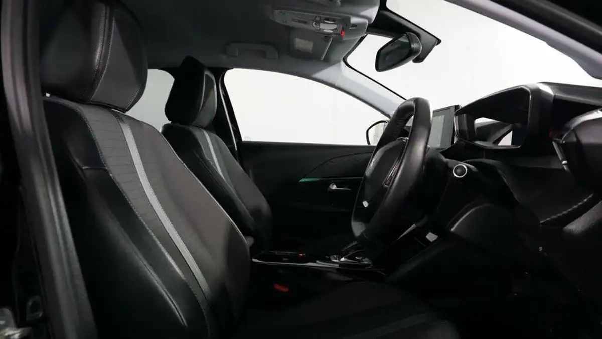 2021-peugeot-208-e-allure-premium-big-8