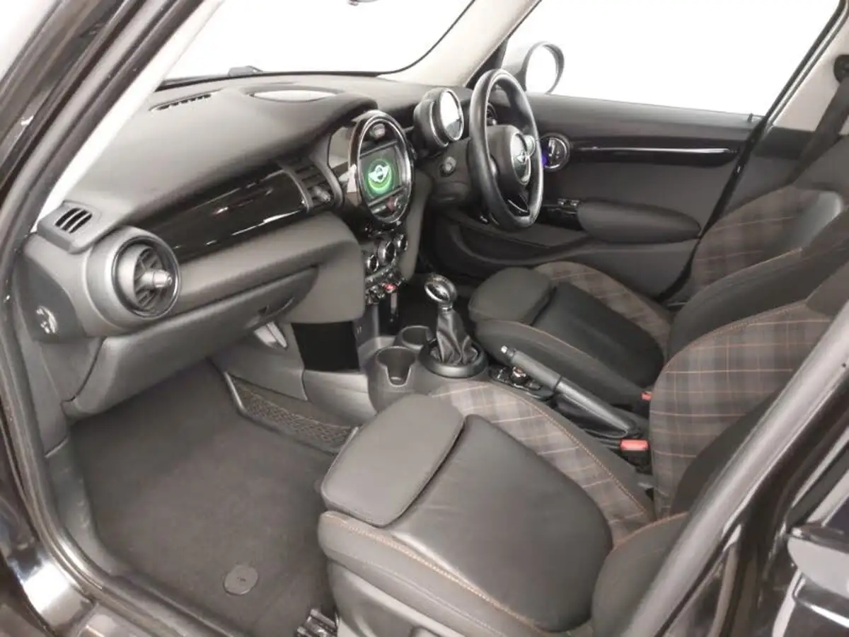 2017-mini-cooper-15-cooper-seven-5d-auto-big-6