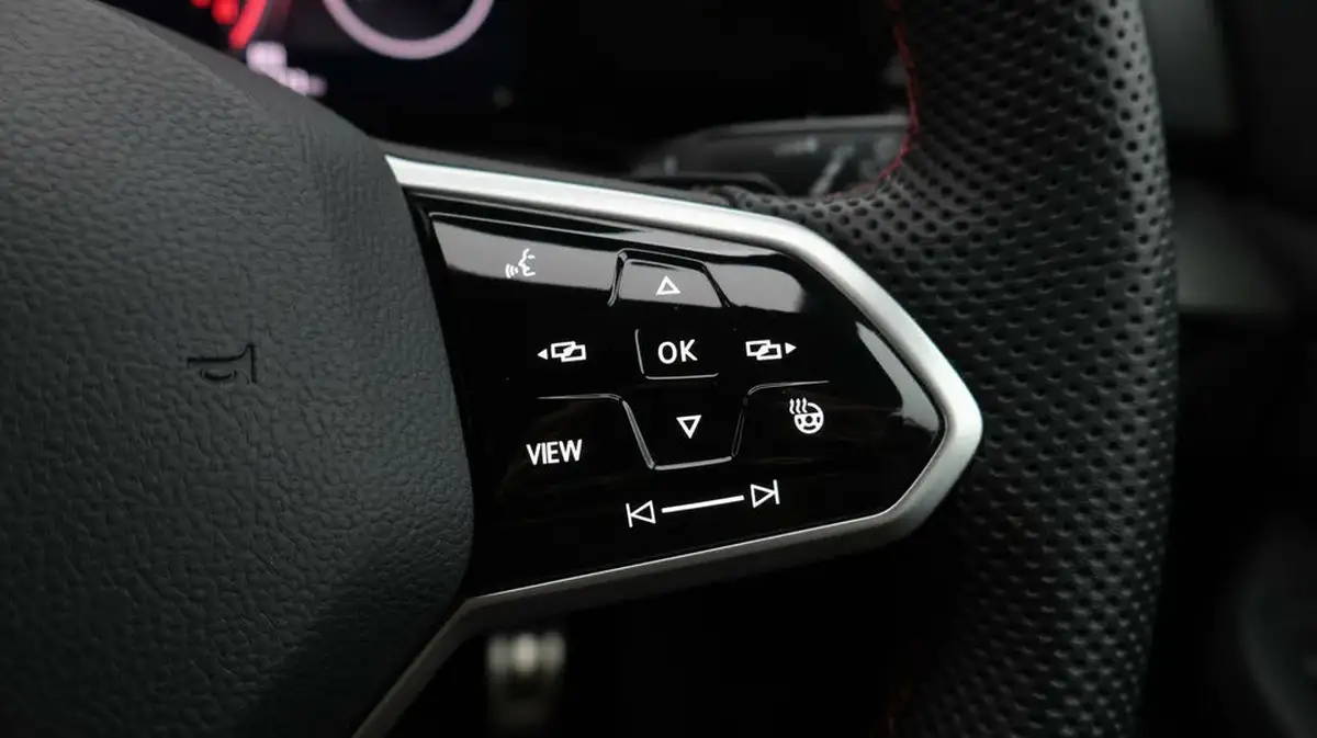 2022-volkswagen-golf-20-tsi-gti-dsg-big-25