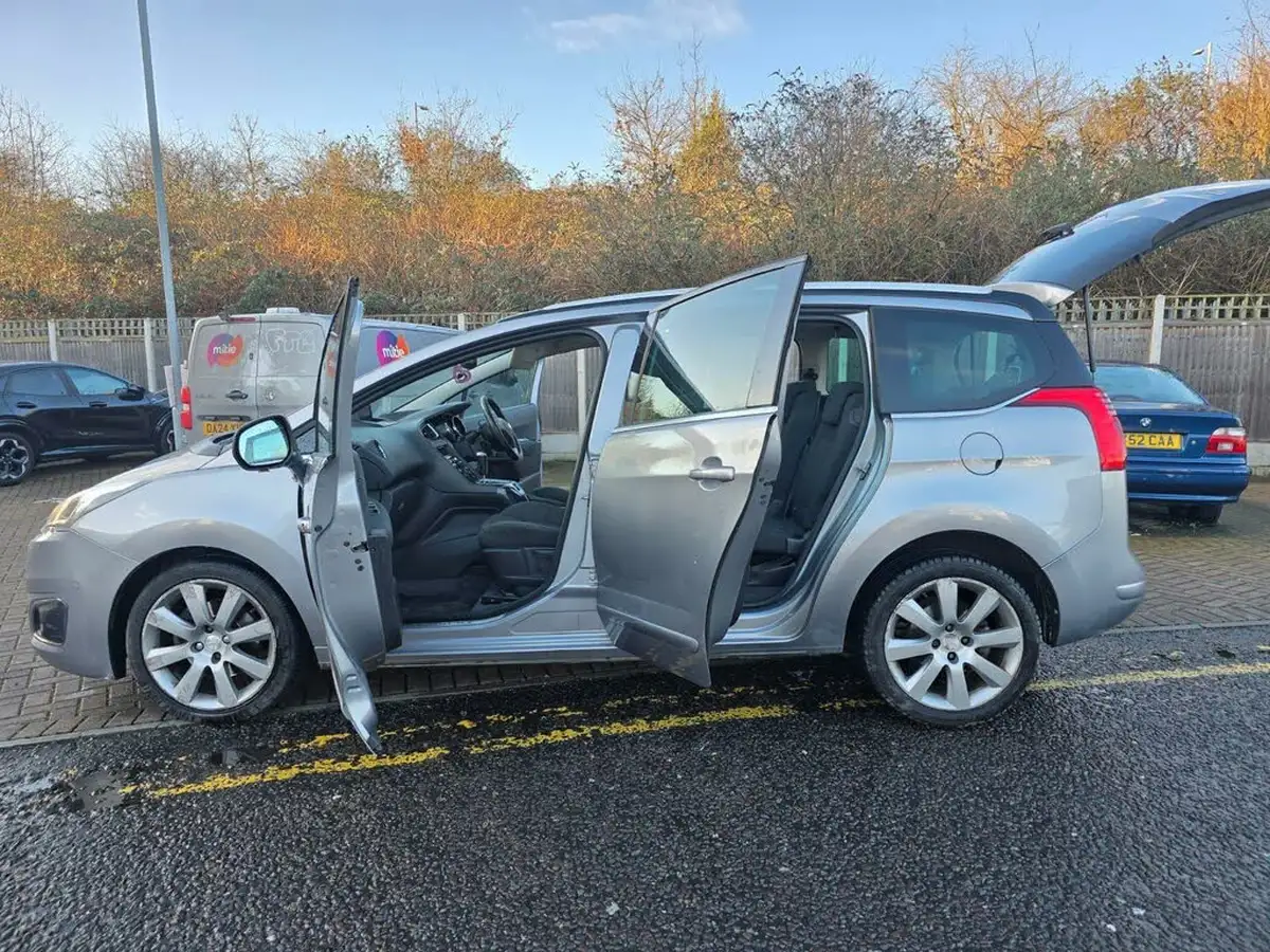 2015-peugeot-5008-16bluehdi-allure-auto-big-12