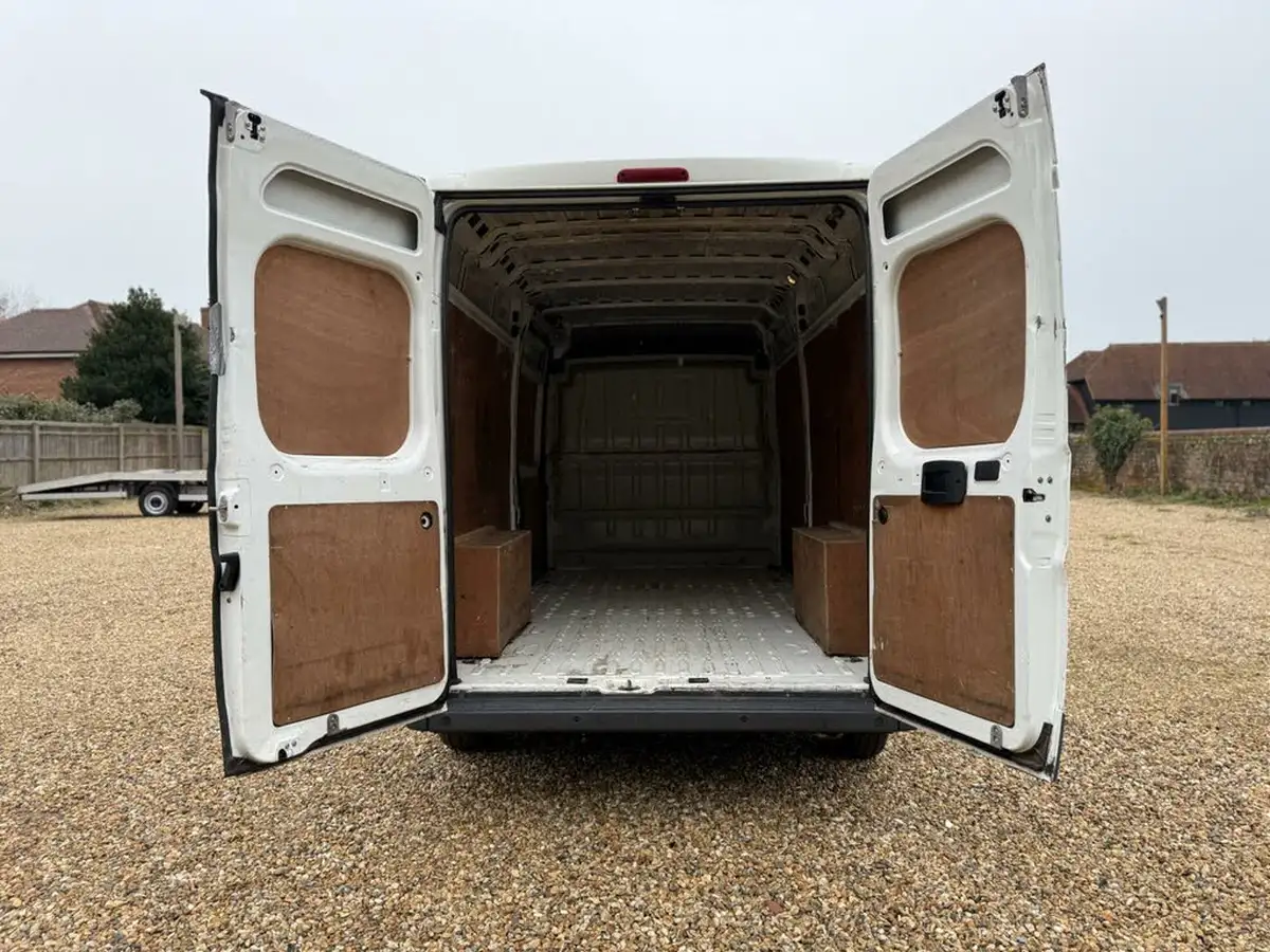 2016-citroen-relay-20bluehdi-35-l3h2-enterprise-130eu6-big-18