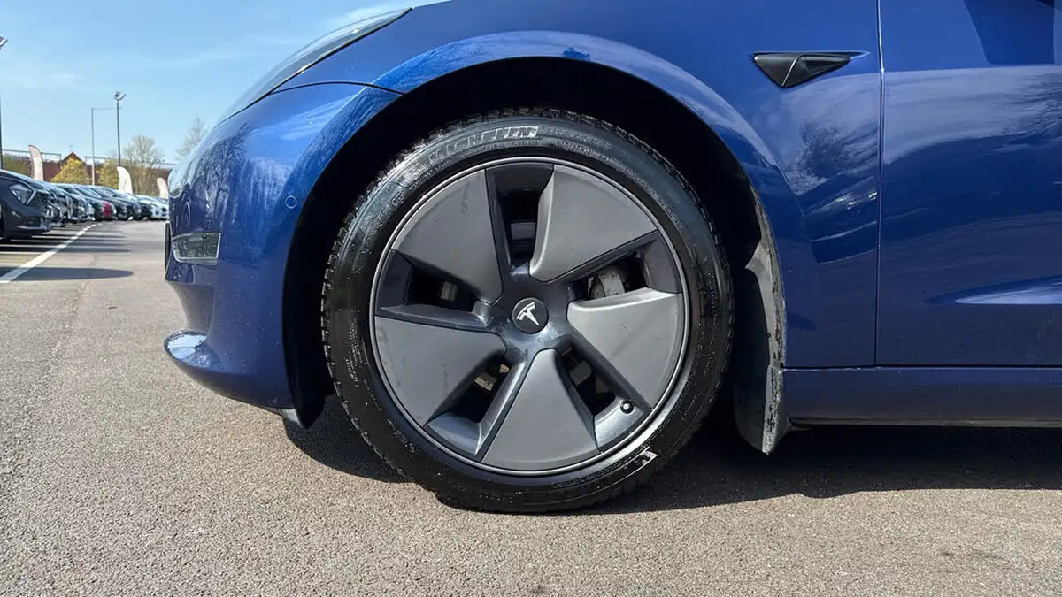 2021-tesla-model-3-e-long-range-4x4-big-16