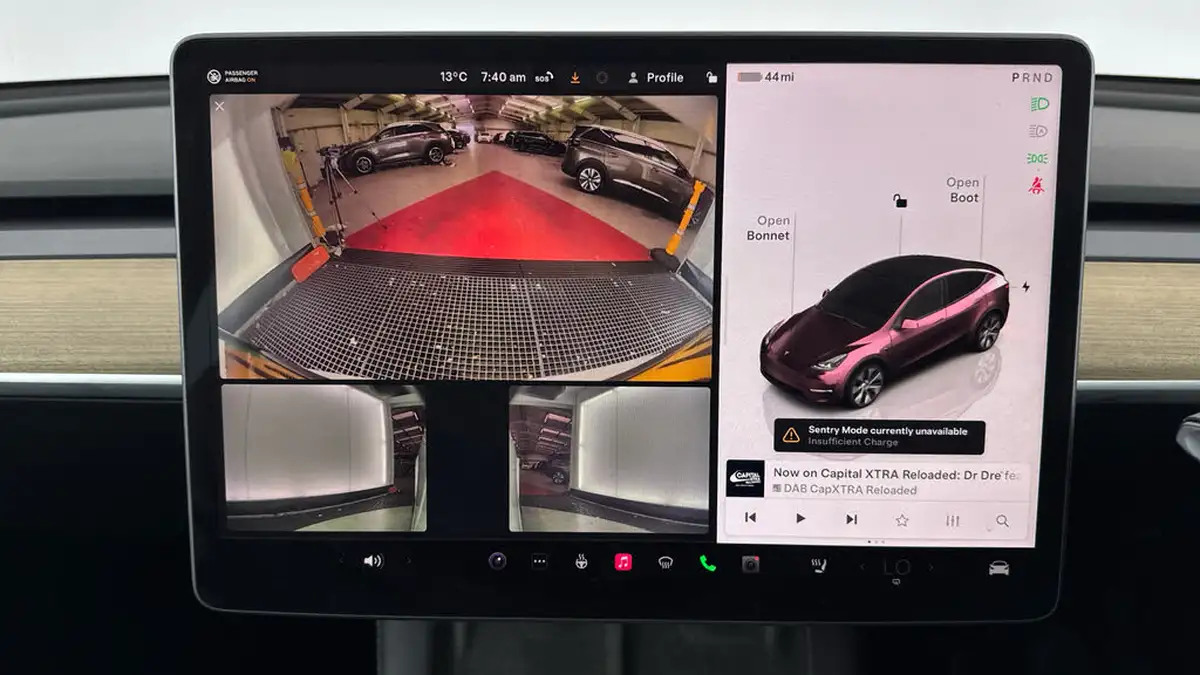 2022-tesla-model-y-e-long-range-big-15