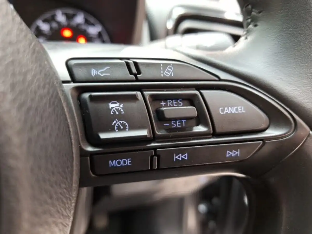 2023-mazda-mazda2-15-agile-big-14