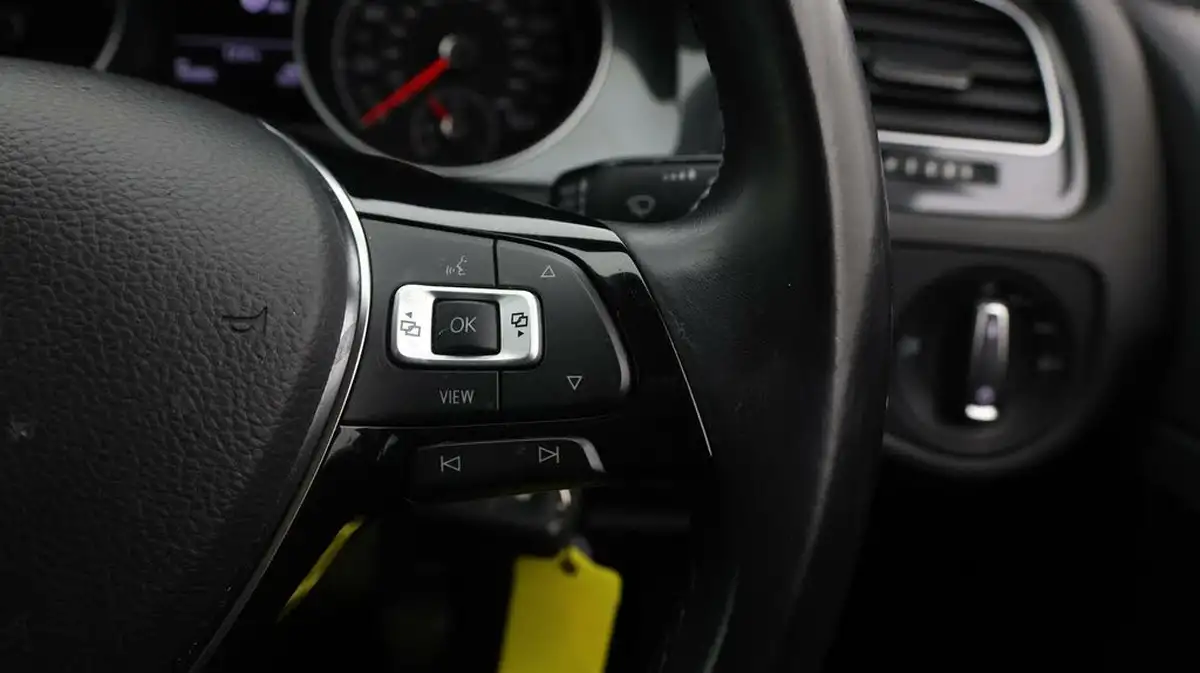 2019-volkswagen-golf-15-tsi-se-130ps-ss-hatchback-5d-big-21
