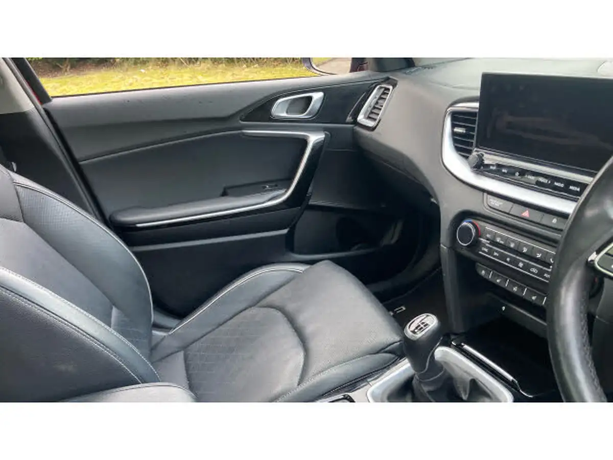 2022-kia-xceed-15-t-gdi-4-big-13