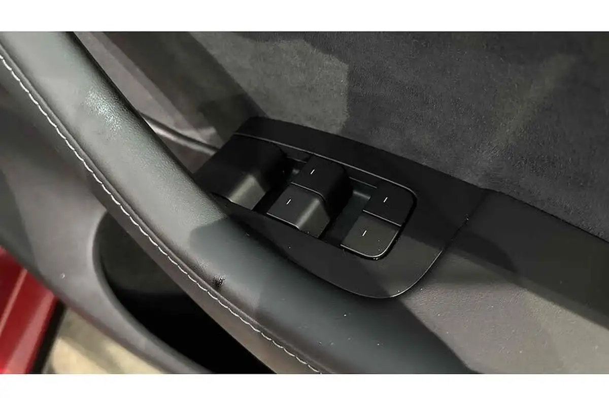 2022-tesla-model-y-e-long-range-big-29