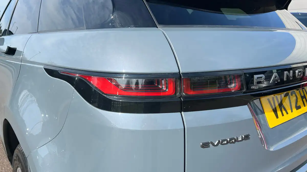 2022-land-rover-range-rover-evoque-big-18