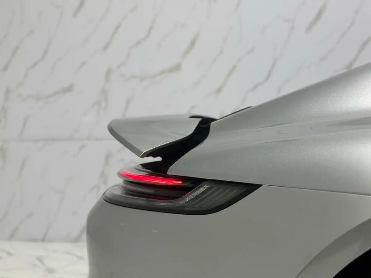 2022-porsche-911-30-carrera-4-coupe-big-30