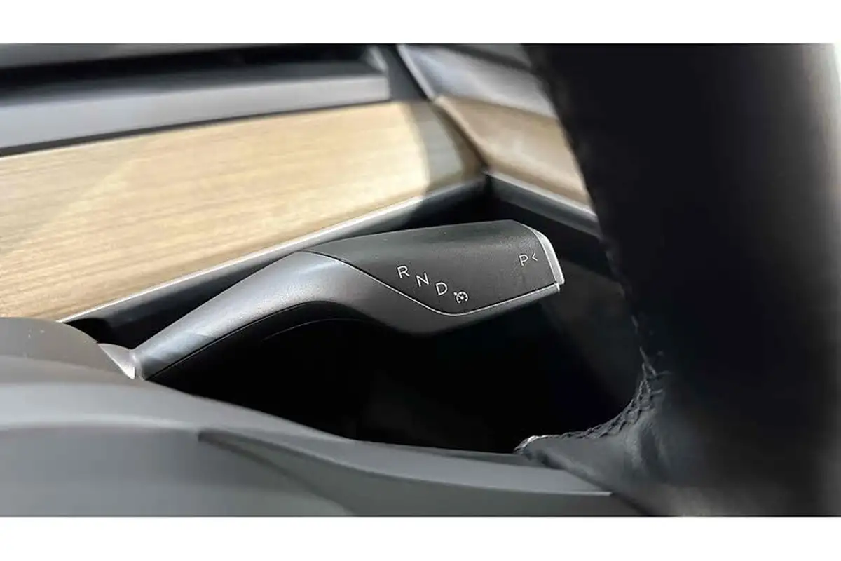 2022-tesla-model-y-e-long-range-big-43