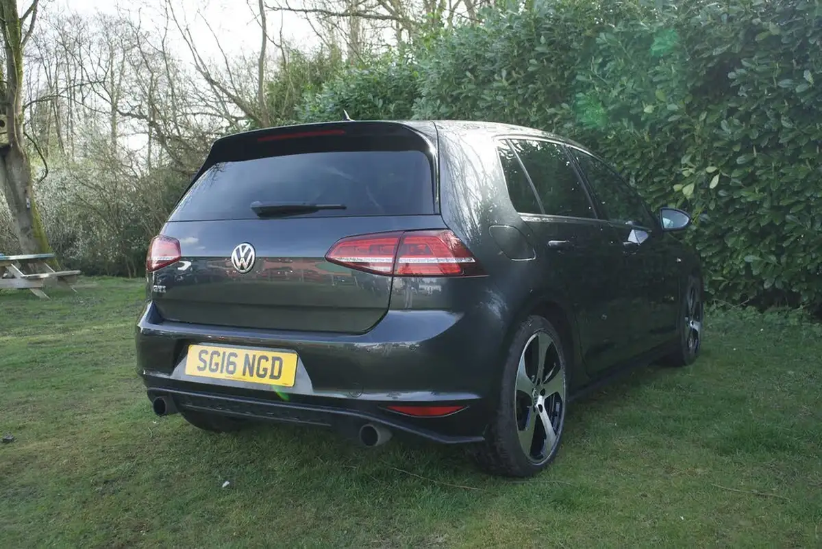 2016-volkswagen-golf-20-tsi-gti-220ps-hatchback-5d-big-16