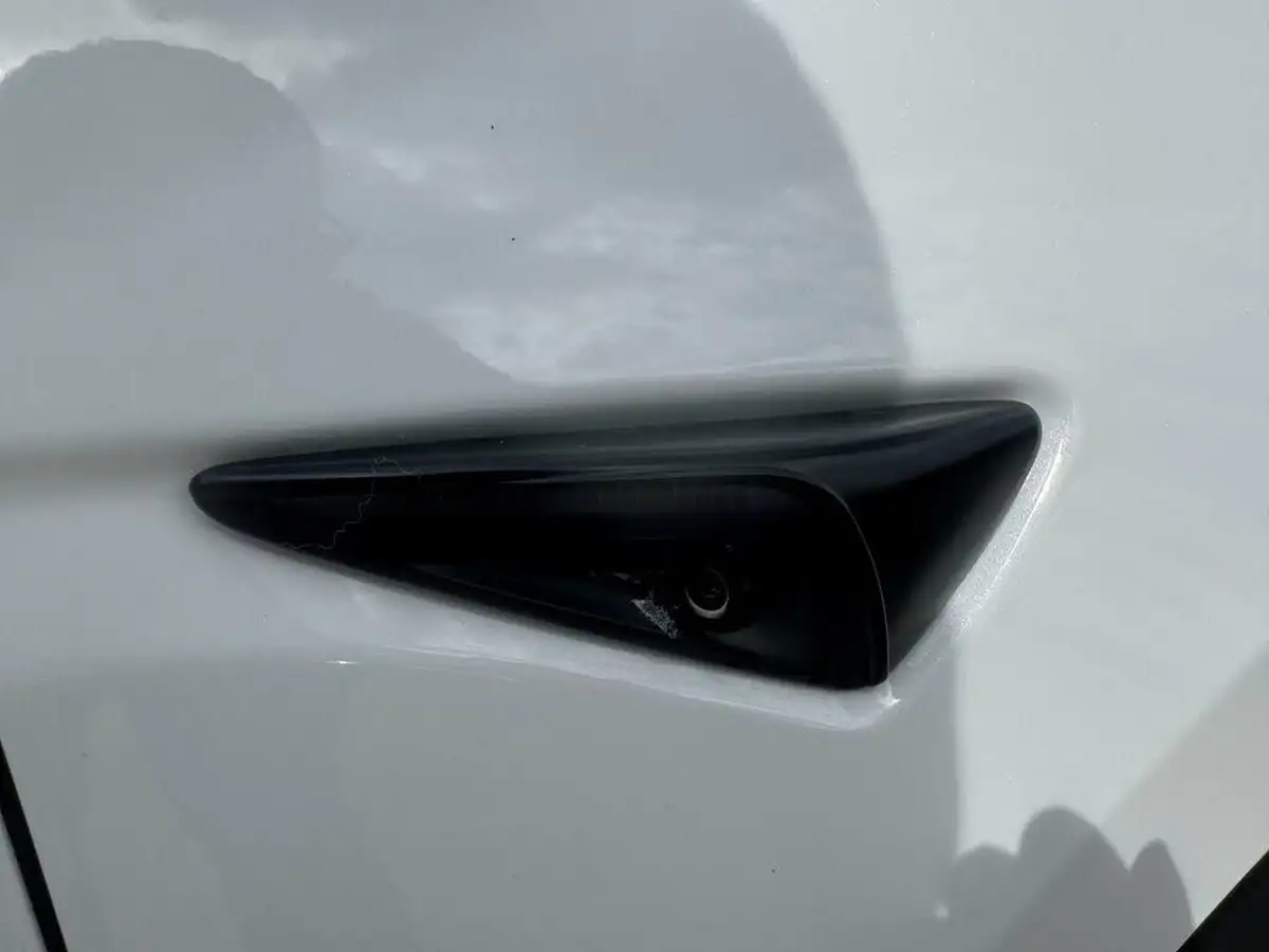 2022-tesla-model-y-e-long-range-big-40