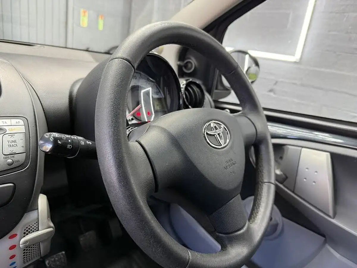2011-toyota-aygo-10-aygo-go-vvt-i-5d-big-42