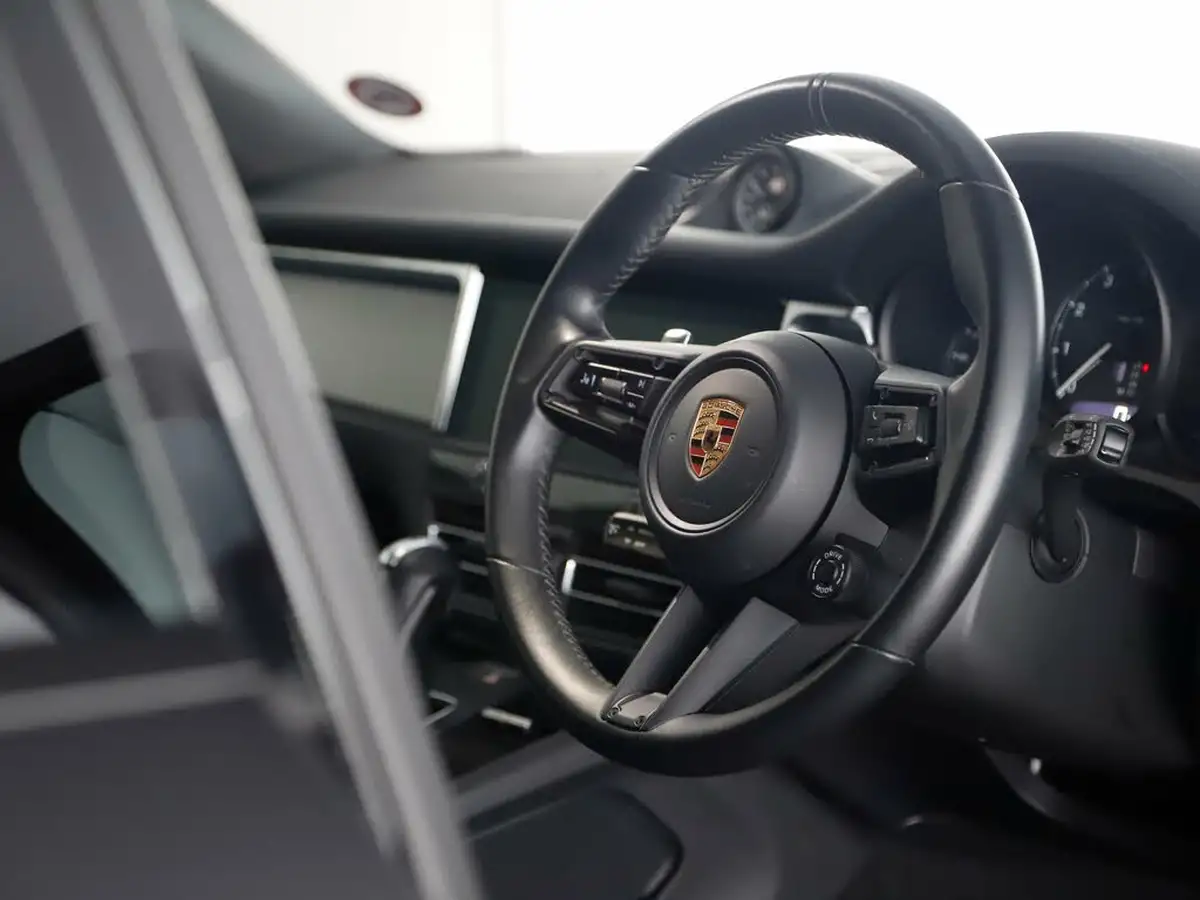 2023-porsche-macan-20-big-9