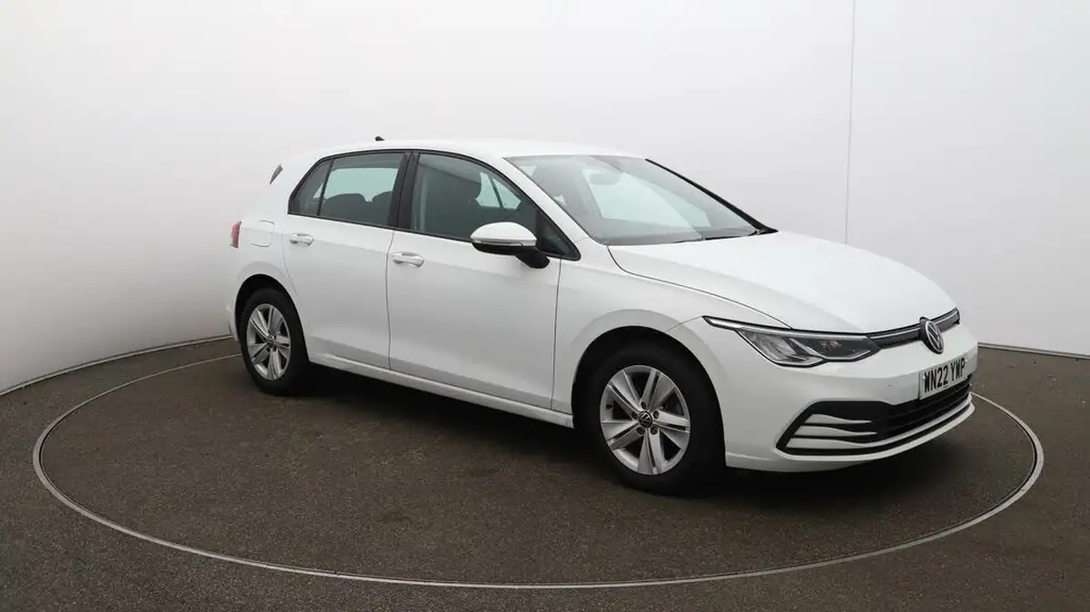 2022-volkswagen-golf-15-tsi-life-130ps-hatchback-big-1