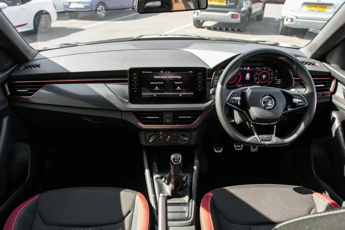 2021-skoda-kamiq-10-tsi-monte-carlo-109ps-big-3