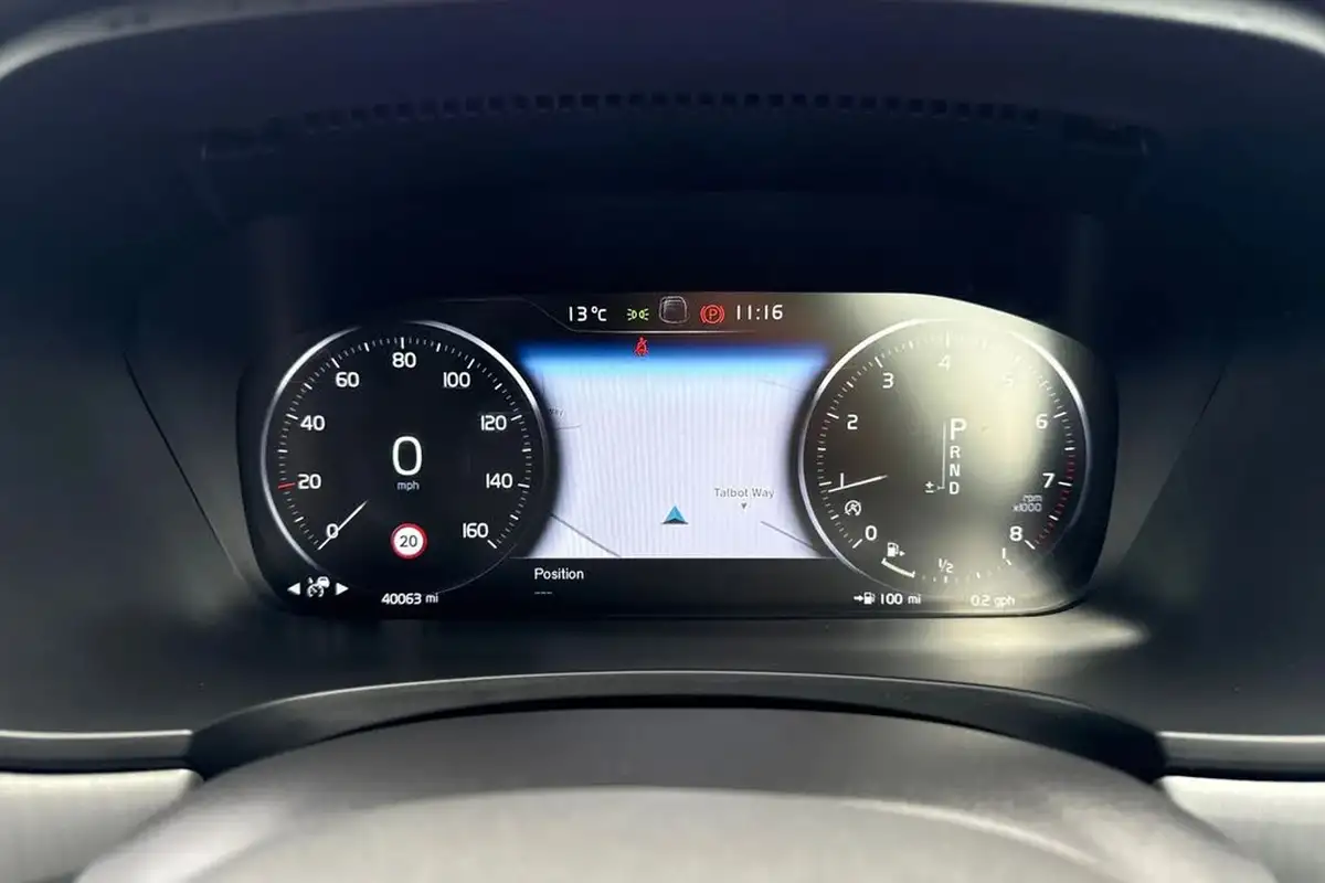 2019-volvo-v90-20-t4-momentum-pro-big-37