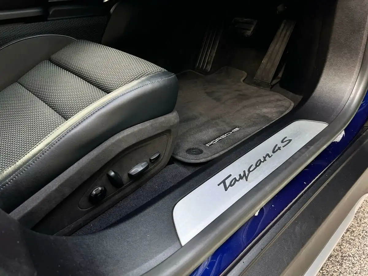 2022-porsche-taycan-e-4s-cross-turismo-big-27
