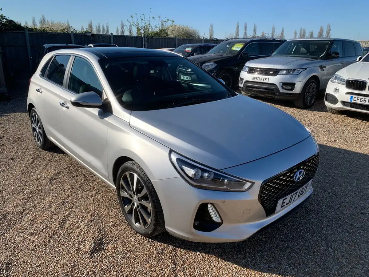 2017-hyundai-i30-16crdi-premium-se-109ps-blue-drive-hatchback-dct-big-0