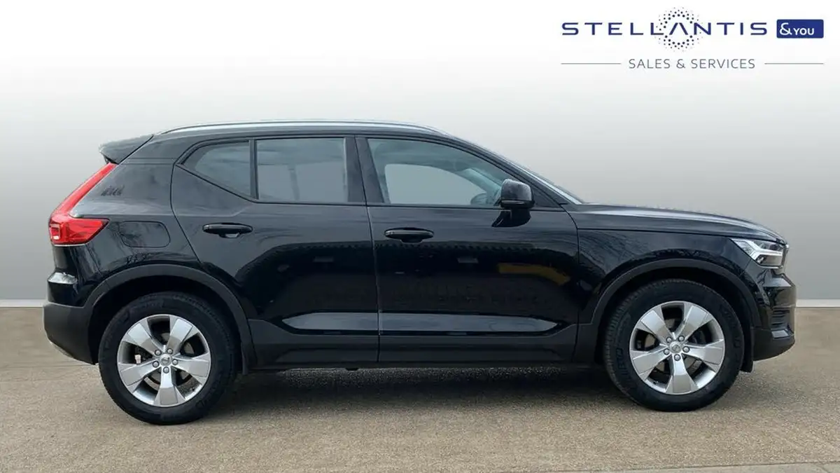 2021-volvo-xc40-15-t3-momentum-161bhp-big-1