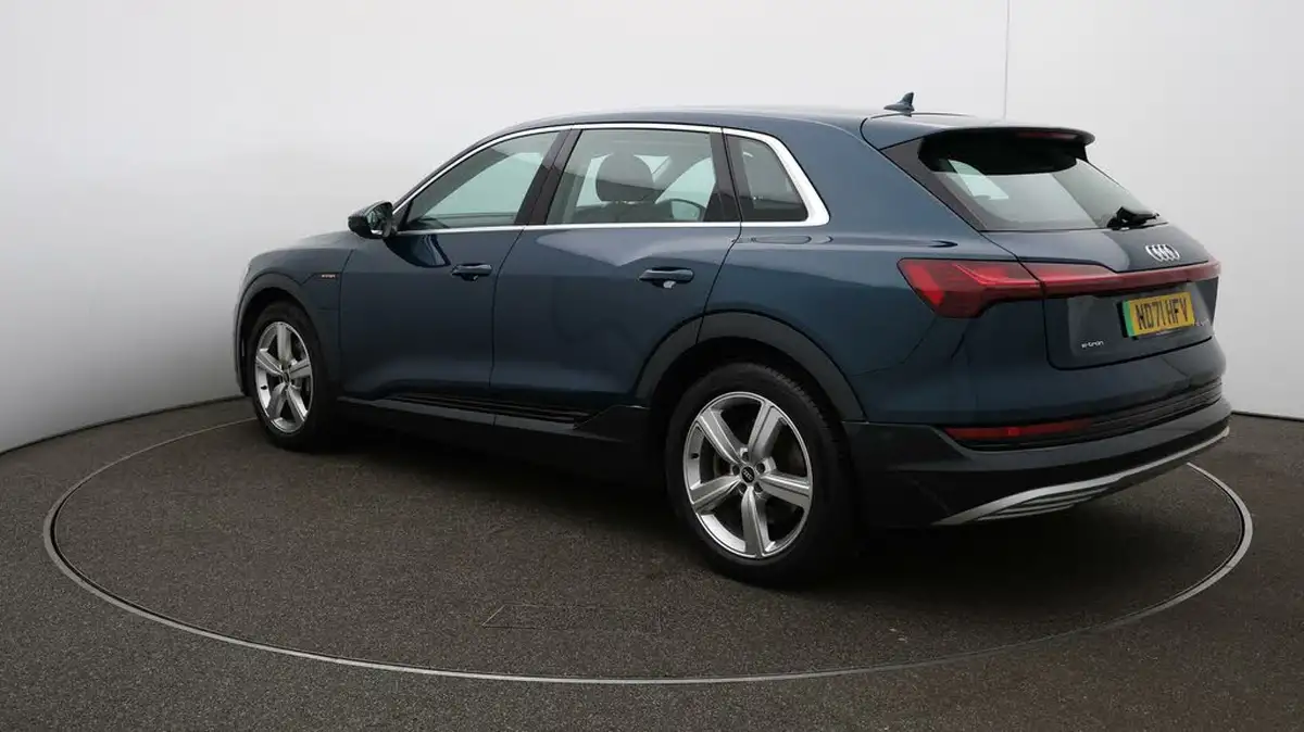 2021-audi-e-tron-50e-technik-station-wagon-big-5