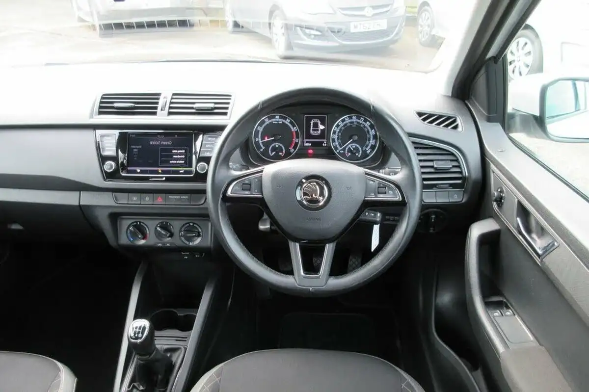 2020-skoda-fabia-10-mpi-se-60ps-hatchback-big-23