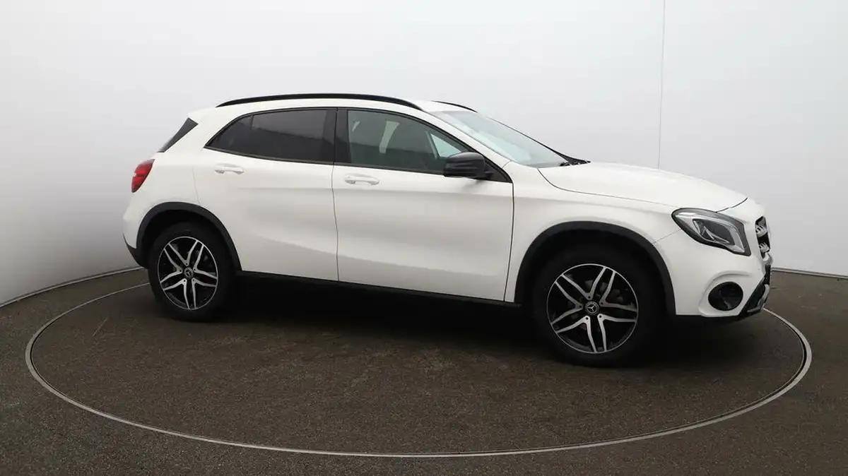 2019-mercedes-benz-gla-class-16-gla-180-urban-edition-ss-7g-dct-big-36