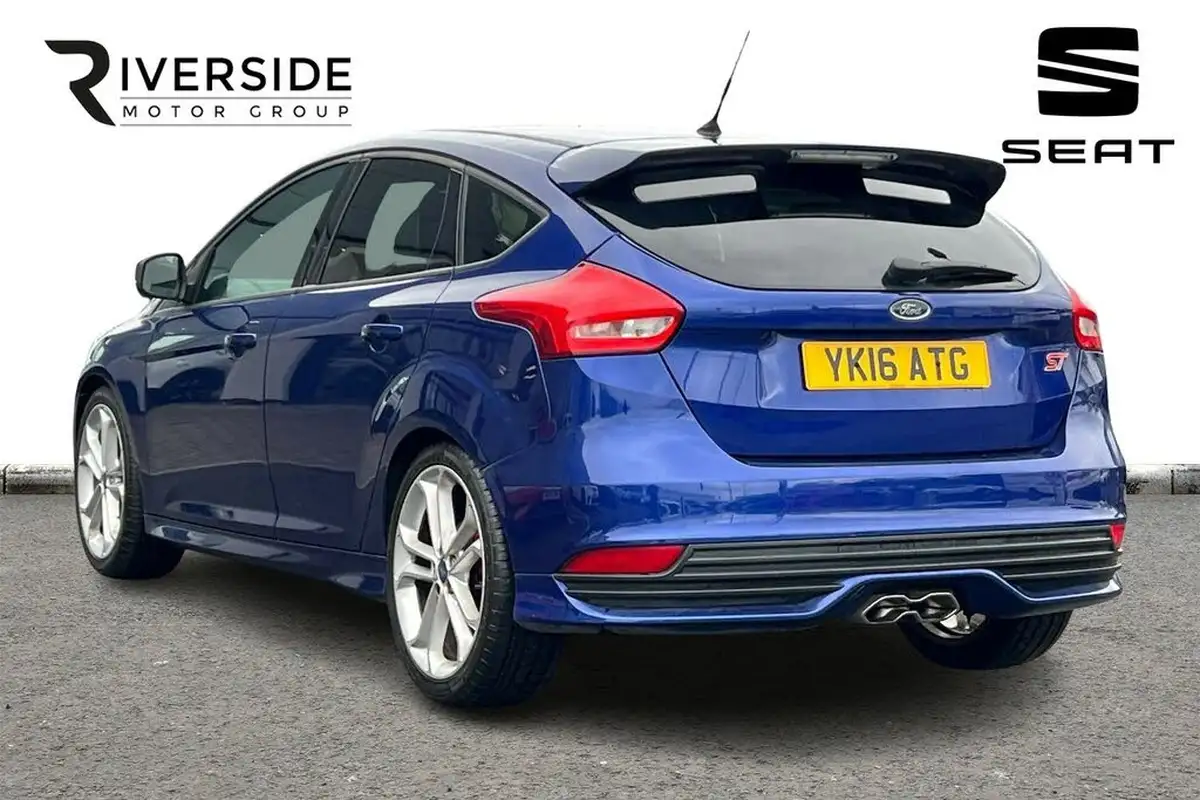 2016-ford-focus-20tdci-st2-hatchback-big-2
