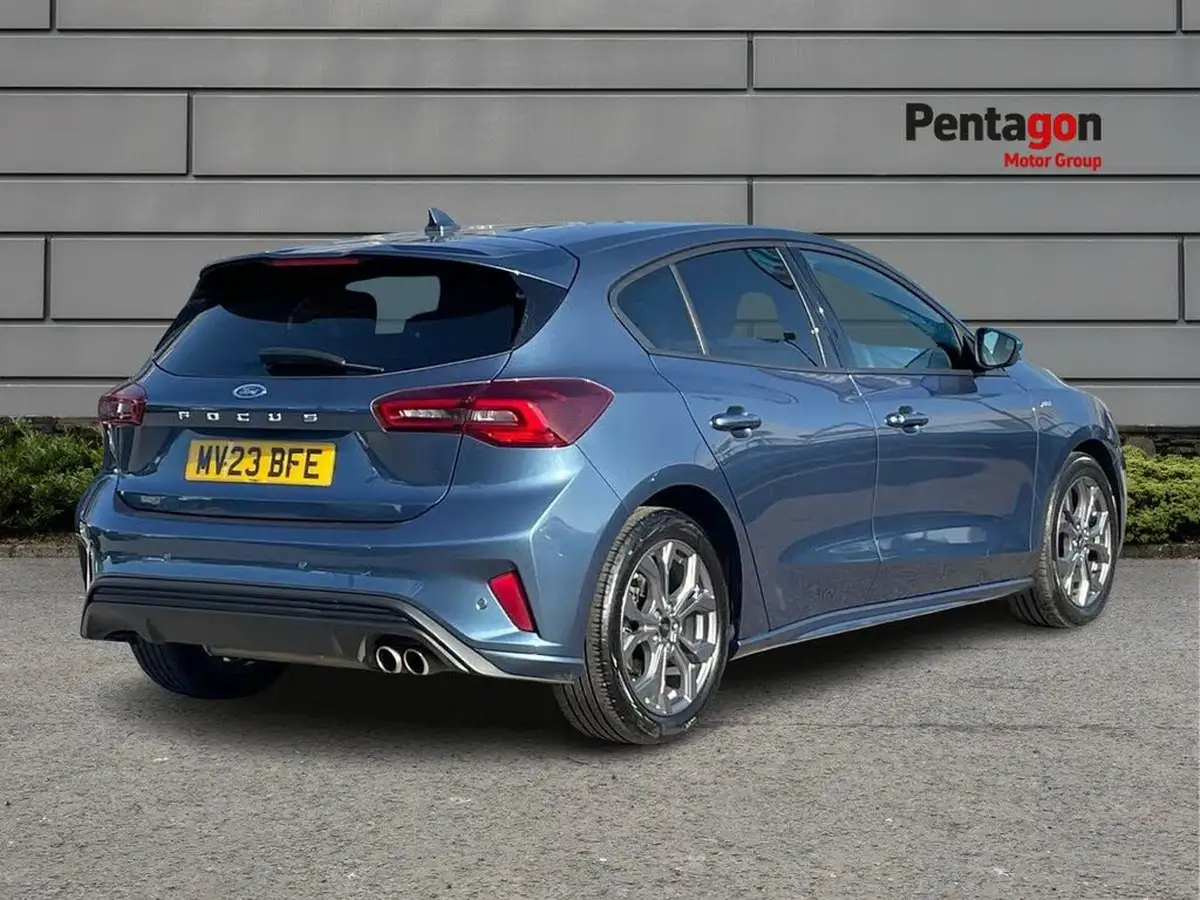 2023-ford-focus-10t-st-line-125ps-hatchback-big-3