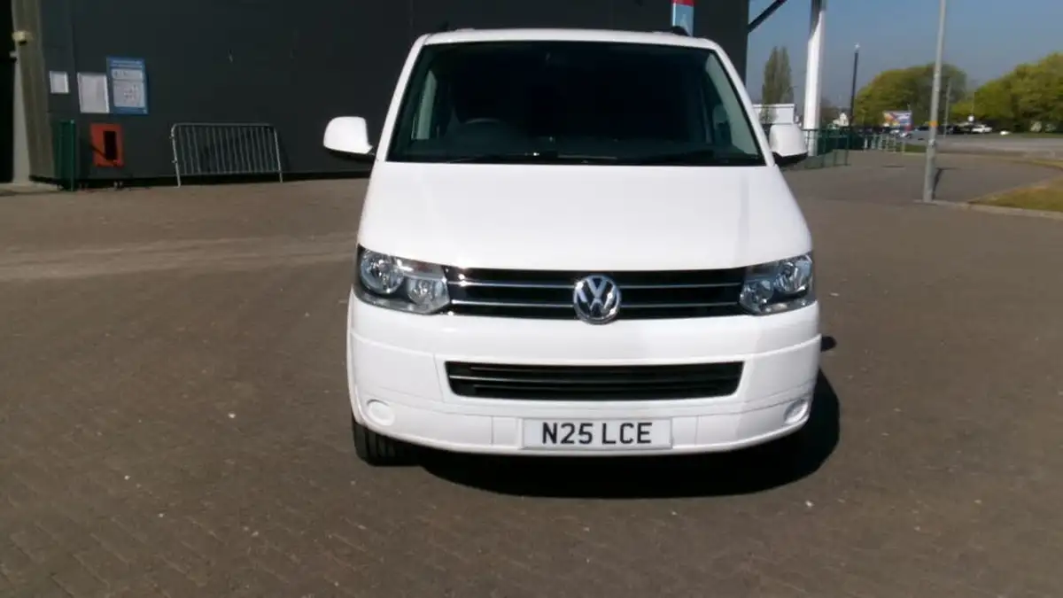 2015-volkswagen-transporter-shuttle-20td-t30-se-102ps-lwb-9seats-big-17
