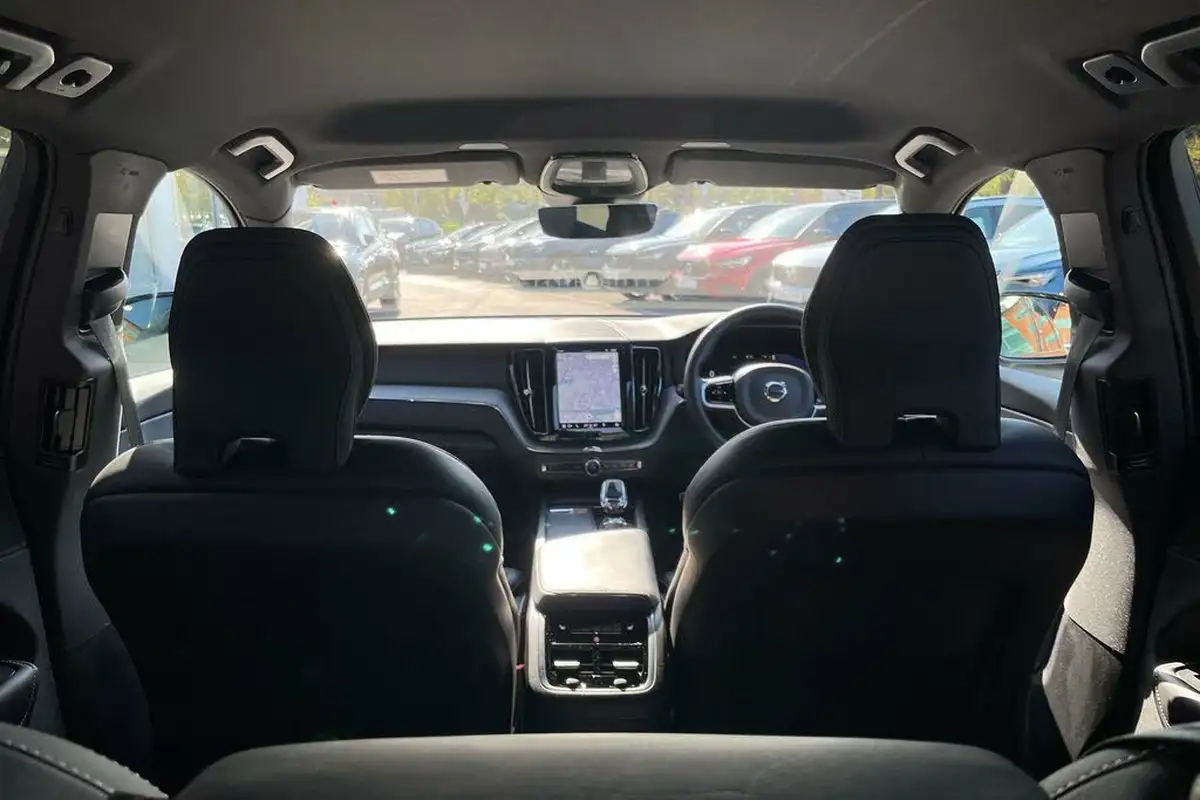 2024-volvo-xc60-20-b5-plus-black-edition-big-20